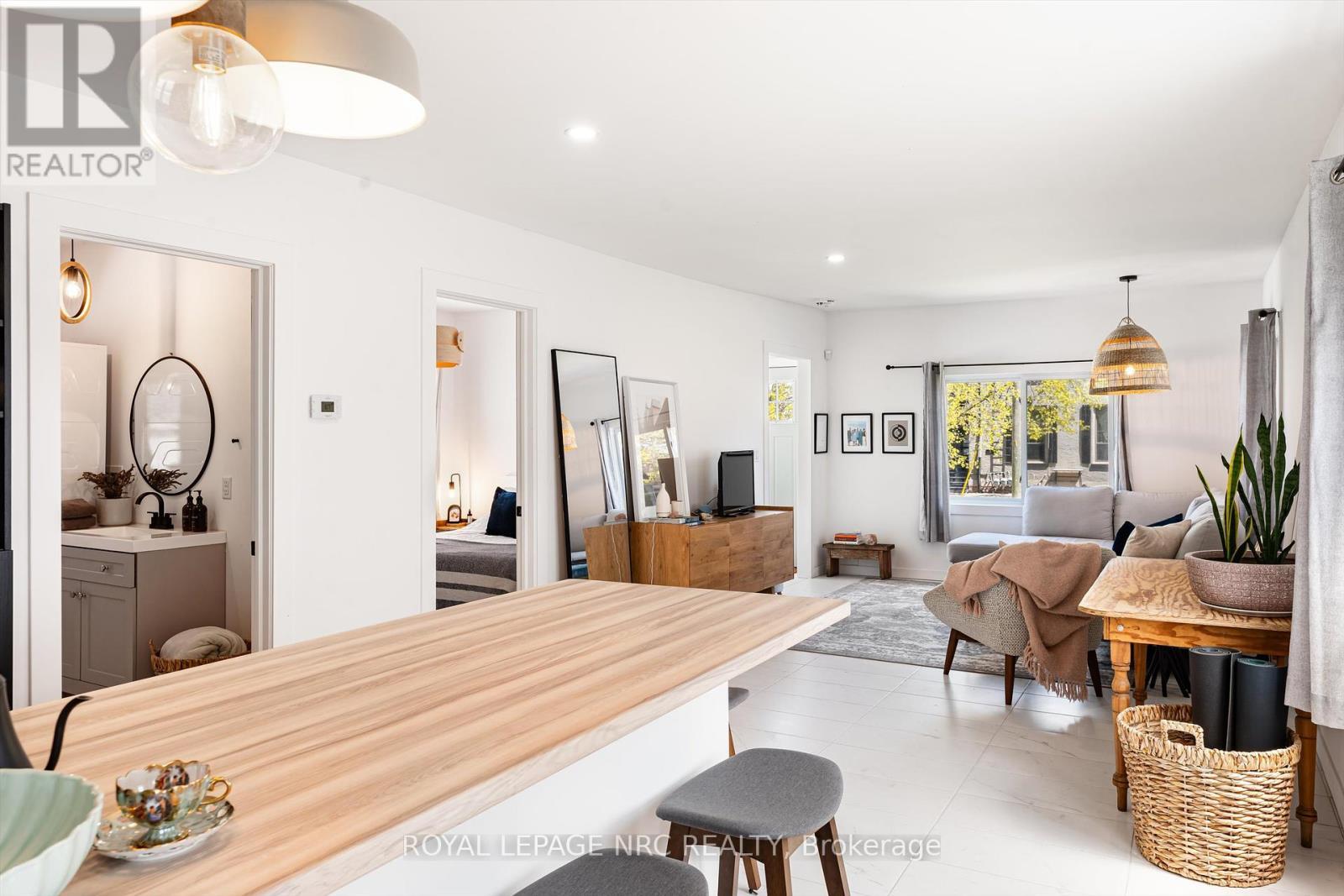 












37 LOCK STREET

,
St. Catharines (Port Dalhousie),




Ontario
L2N5B8

