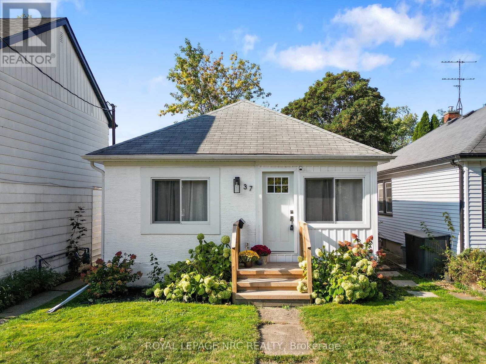 












37 LOCK STREET

,
St. Catharines (Port Dalhousie),




Ontario
L2N5B8

