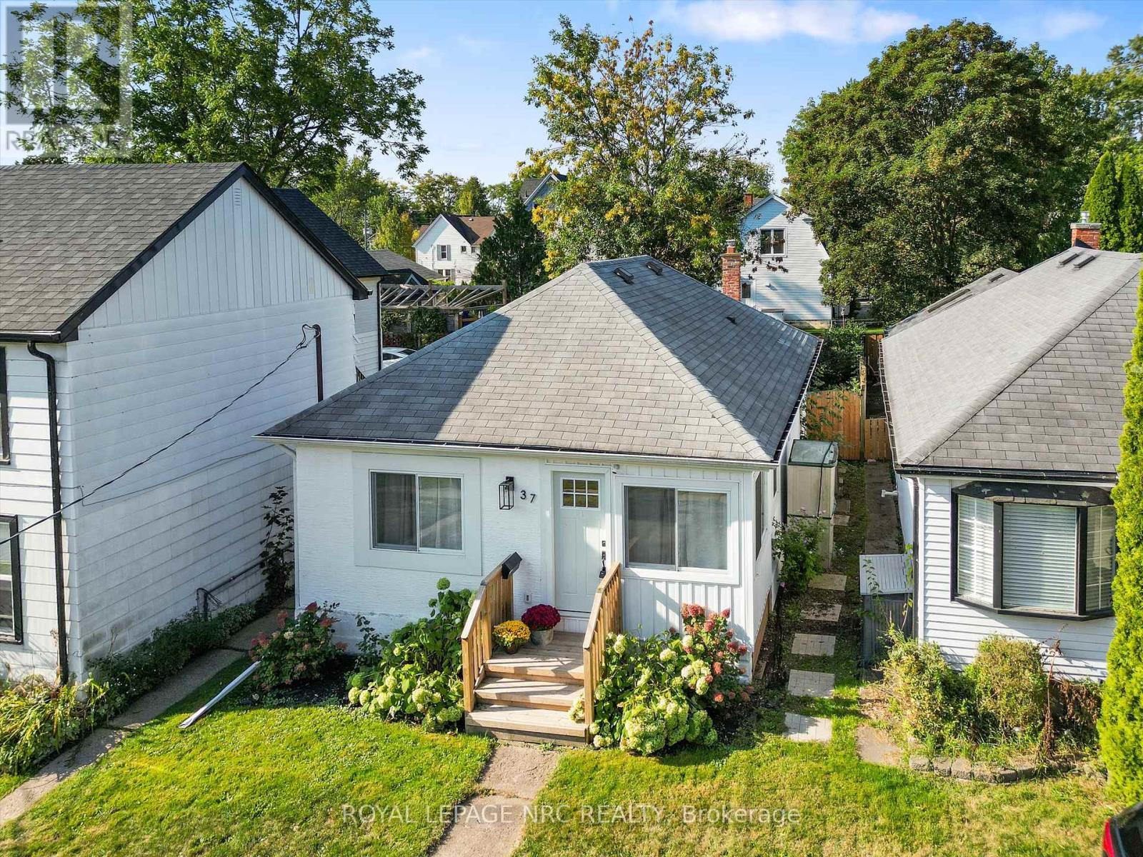 












37 LOCK STREET

,
St. Catharines (Port Dalhousie),




Ontario
L2N5B8

