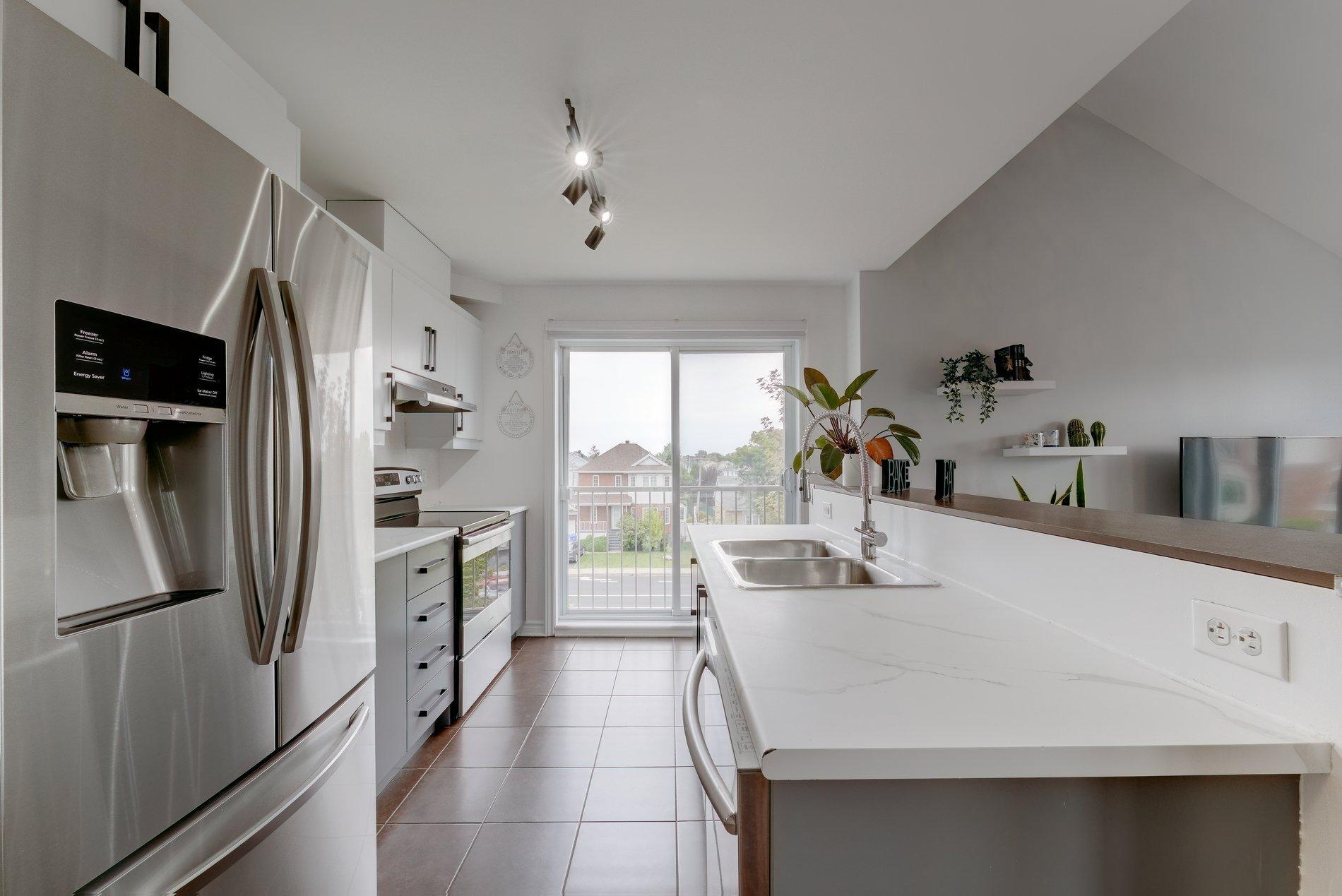 









3764


Boul. Gareau

,
Longueuil (Saint-Hubert),




QC
J3Y0M1

