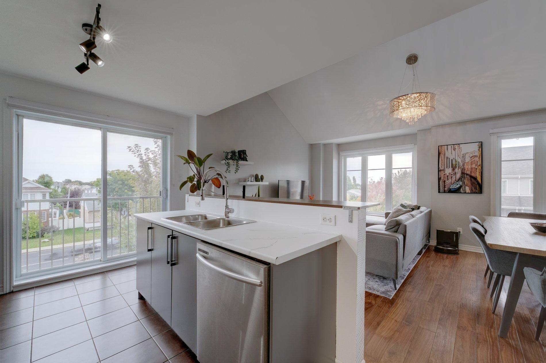 









3764


Boul. Gareau

,
Longueuil (Saint-Hubert),




QC
J3Y0M1


