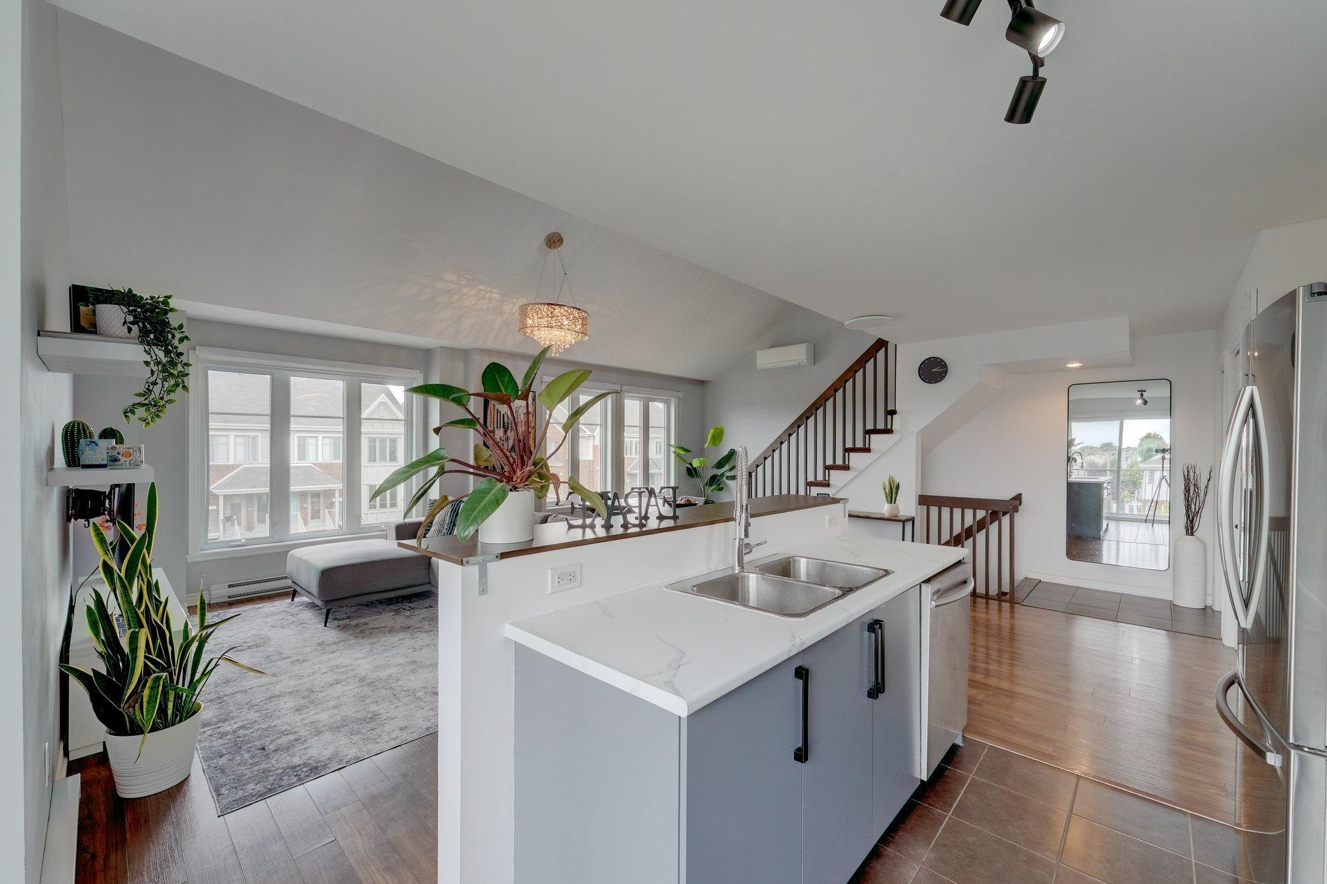 









3764


Boul. Gareau

,
Longueuil (Saint-Hubert),




QC
J3Y0M1

