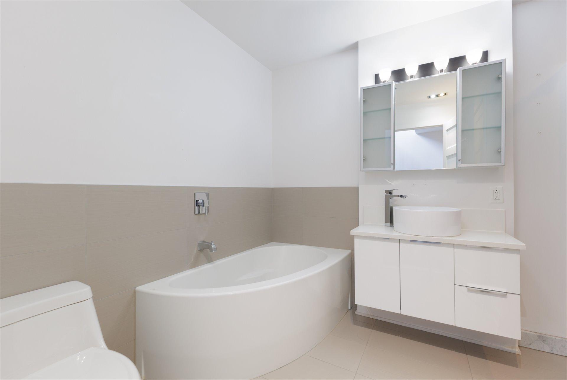 









3300


Boul. Cavendish

, 603,
Montréal (Côte-des-Neiges/Notre-Dame-de-Grâce),




QC
H4B2M8

