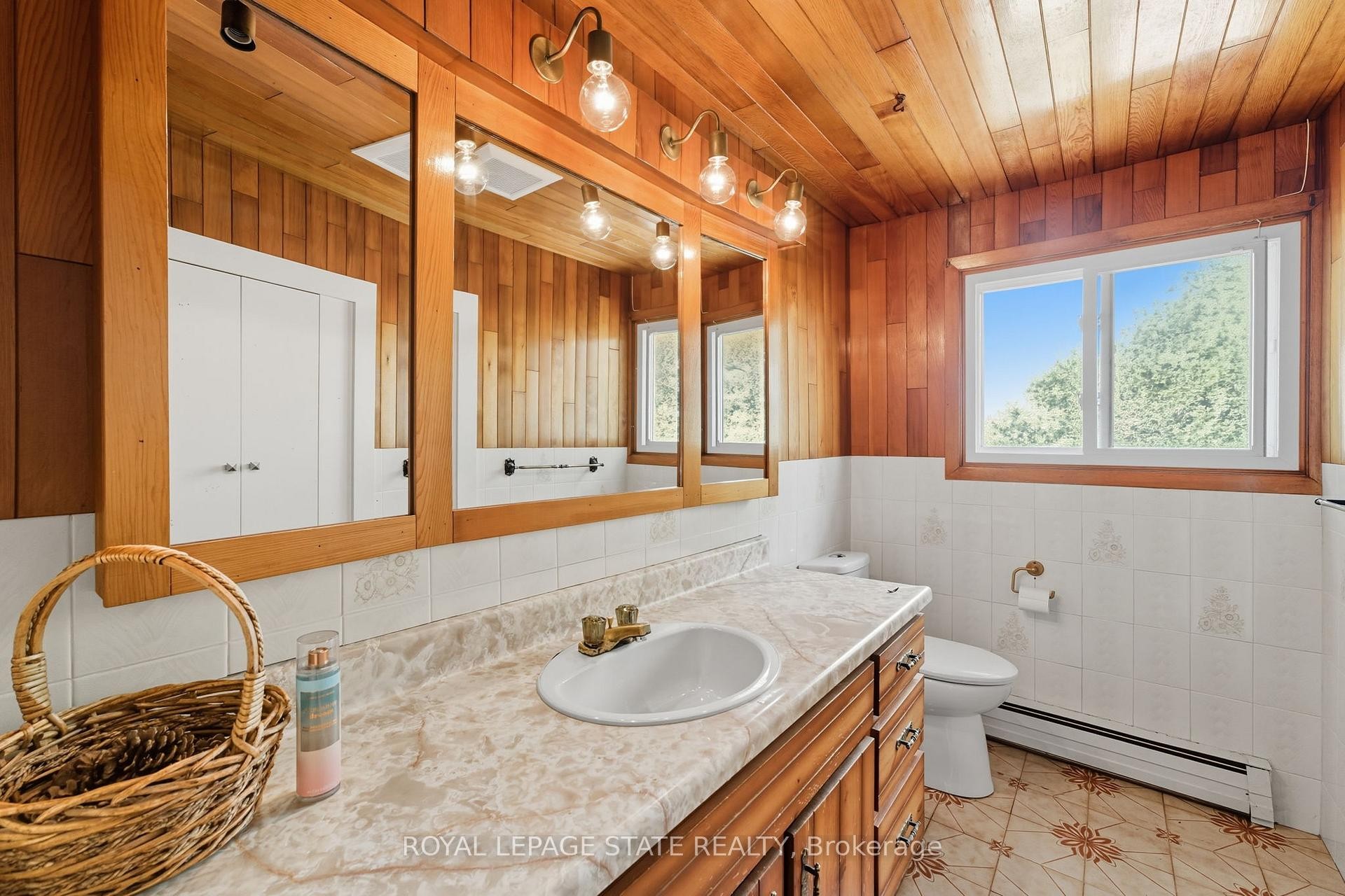 









328


Trinity Church

Road,
Hamilton,




ON
L0R 1P0

