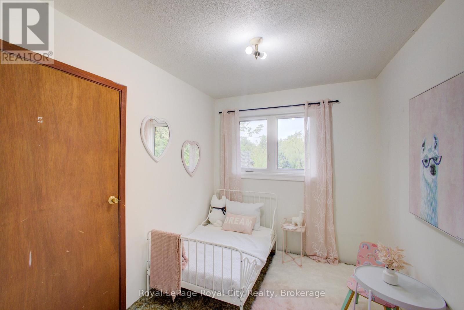 












330 SOUTH RIVER ROAD

,
Centre Wellington (Elora/Salem),




Ontario
N0B1S0

