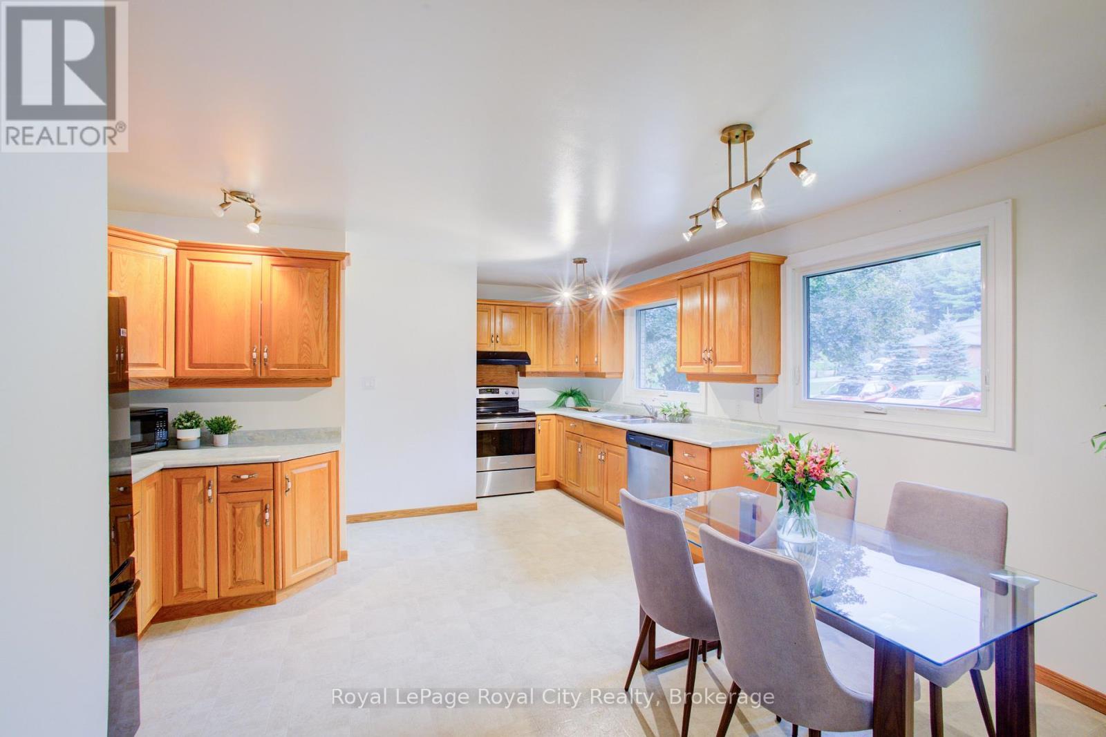 












330 SOUTH RIVER ROAD

,
Centre Wellington (Elora/Salem),




Ontario
N0B1S0

