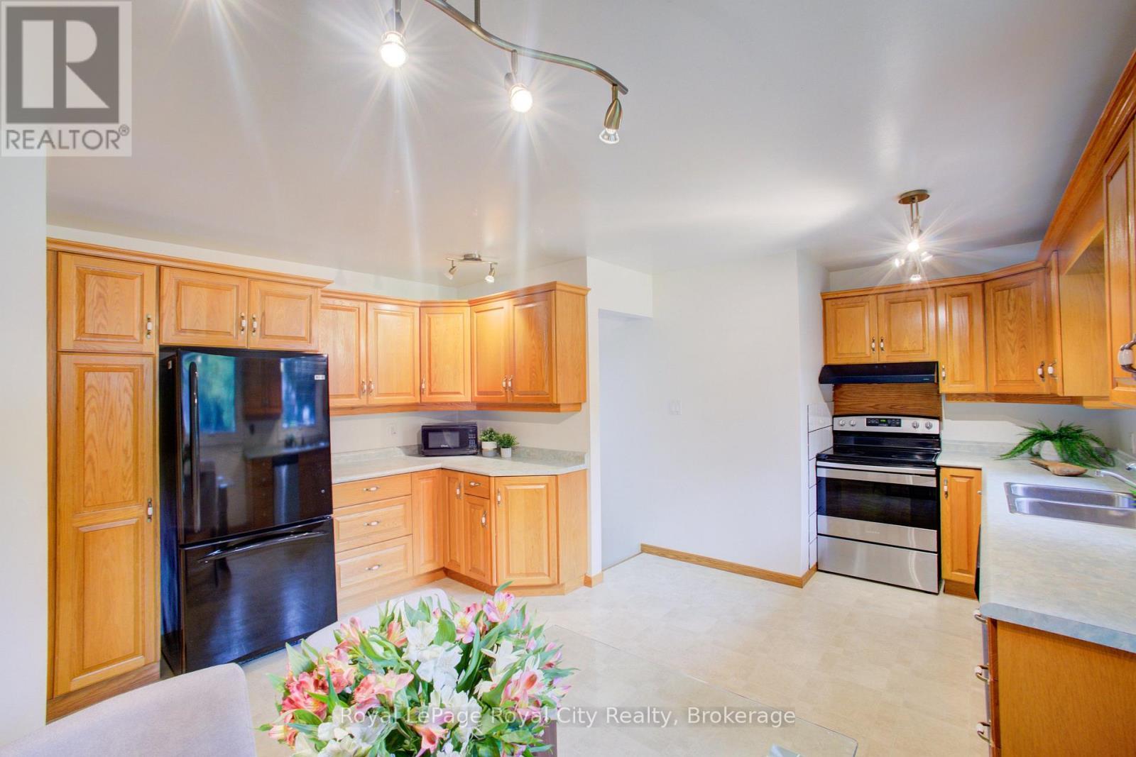 












330 SOUTH RIVER ROAD

,
Centre Wellington (Elora/Salem),




Ontario
N0B1S0

