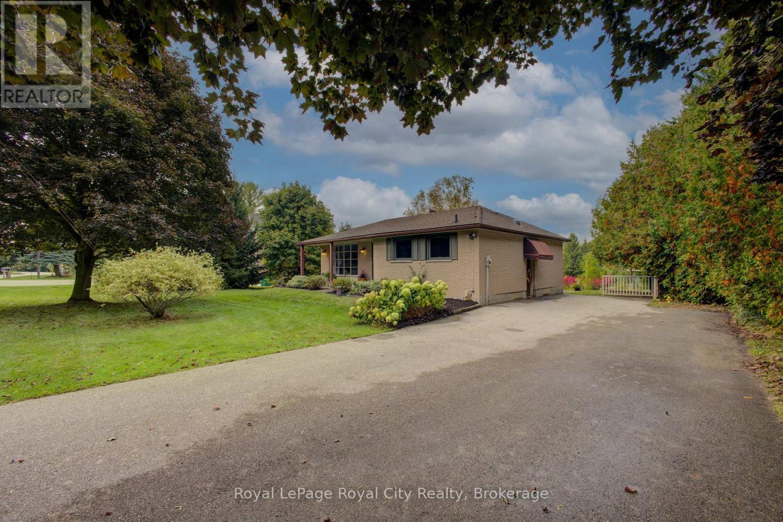 












330 SOUTH RIVER ROAD

,
Centre Wellington (Elora/Salem),




Ontario
N0B1S0

