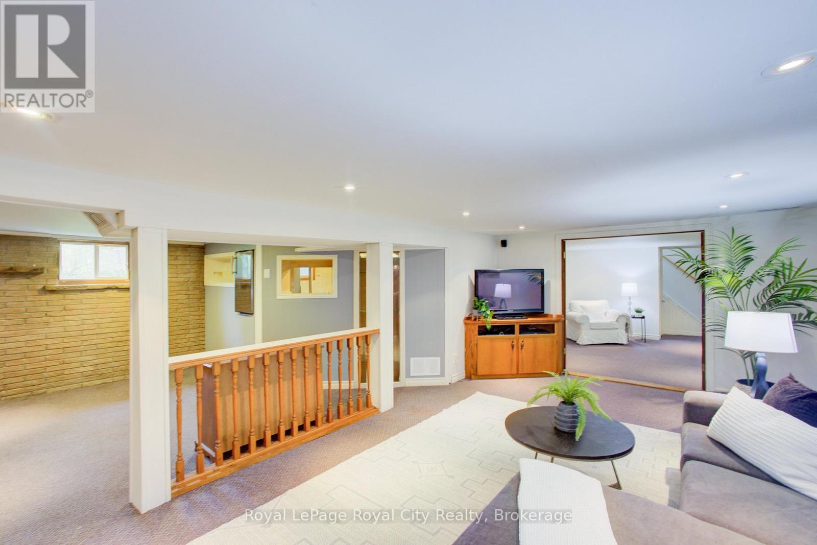 












330 SOUTH RIVER ROAD

,
Centre Wellington (Elora/Salem),




Ontario
N0B1S0

