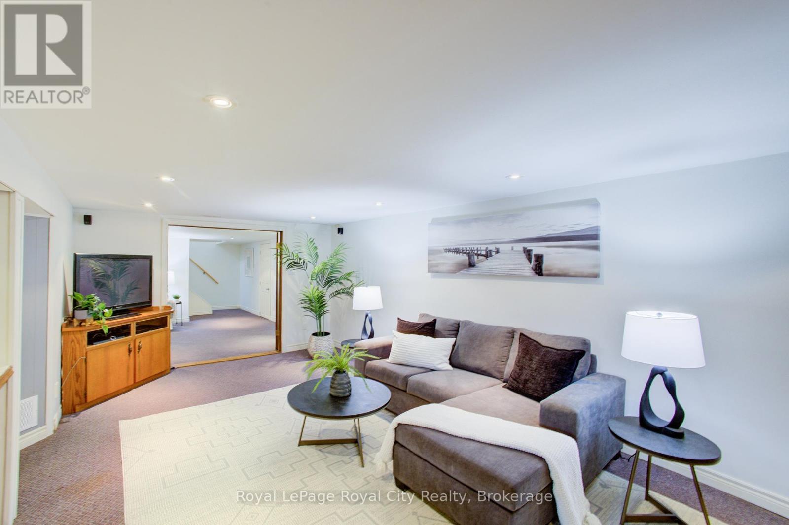 












330 SOUTH RIVER ROAD

,
Centre Wellington (Elora/Salem),




Ontario
N0B1S0

