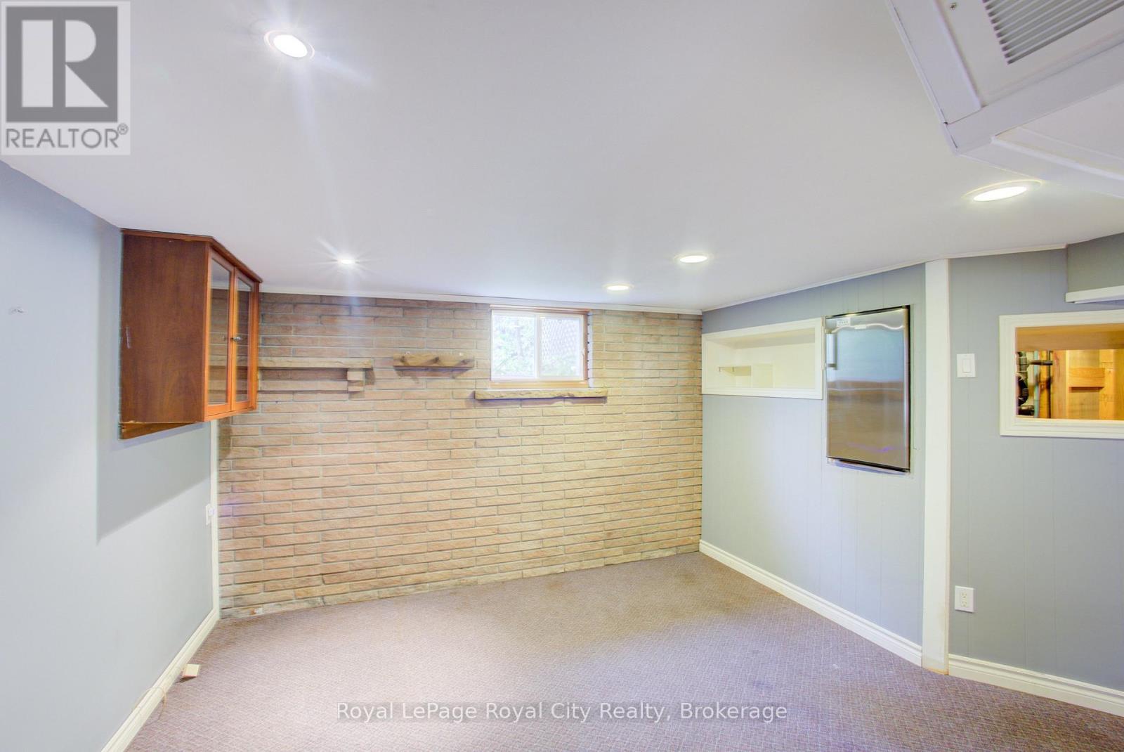 












330 SOUTH RIVER ROAD

,
Centre Wellington (Elora/Salem),




Ontario
N0B1S0

