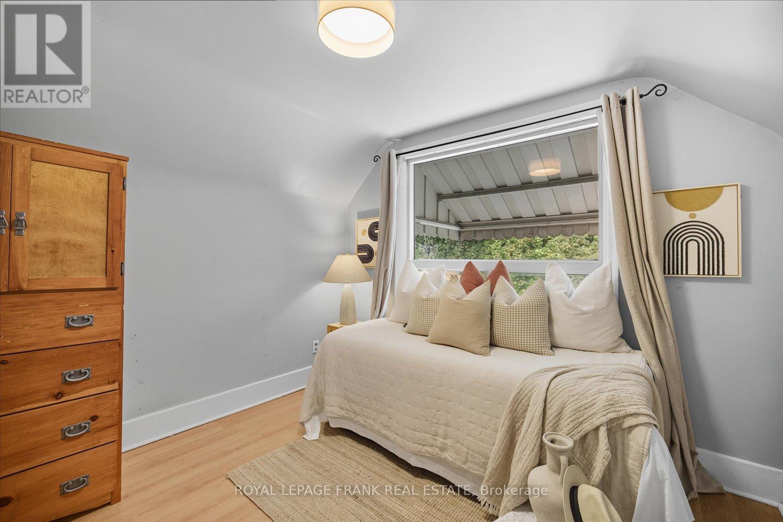 












71 LASALLE AVENUE

,
Oshawa (Central),




Ontario
L1H5Y3

