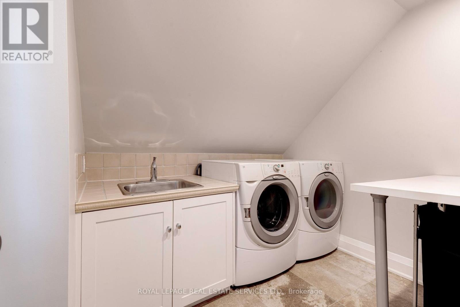 












938 MEADOW WOOD ROAD

,
Mississauga,




Ontario
L5J2S6

