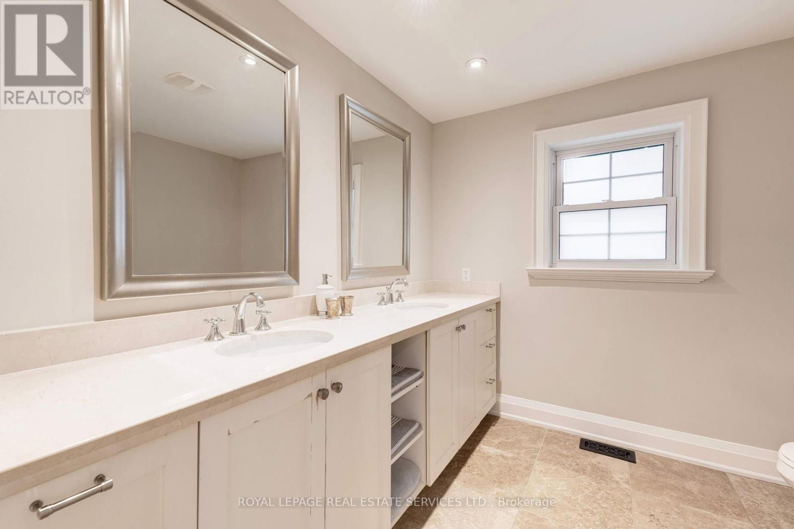 












938 MEADOW WOOD ROAD

,
Mississauga,




Ontario
L5J2S6

