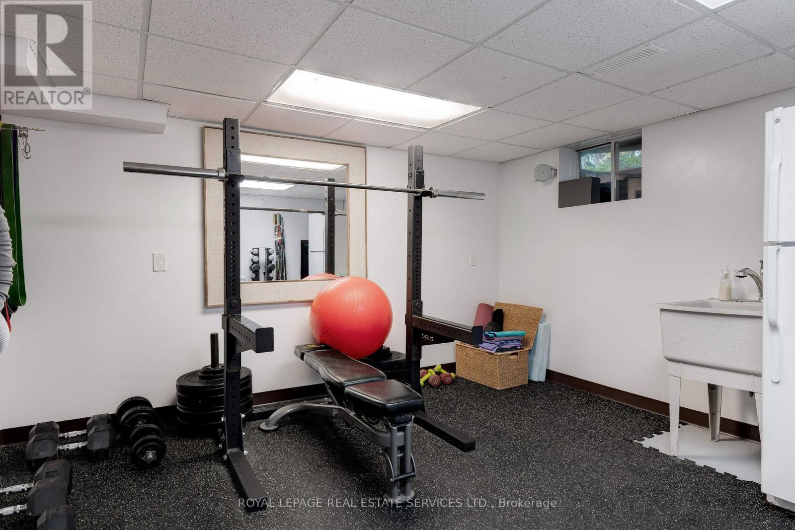 












938 MEADOW WOOD ROAD

,
Mississauga,




Ontario
L5J2S6

