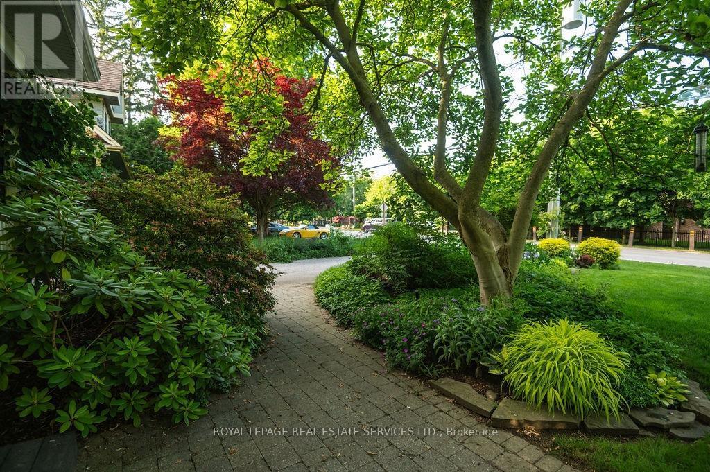 












938 MEADOW WOOD ROAD

,
Mississauga,




Ontario
L5J2S6

