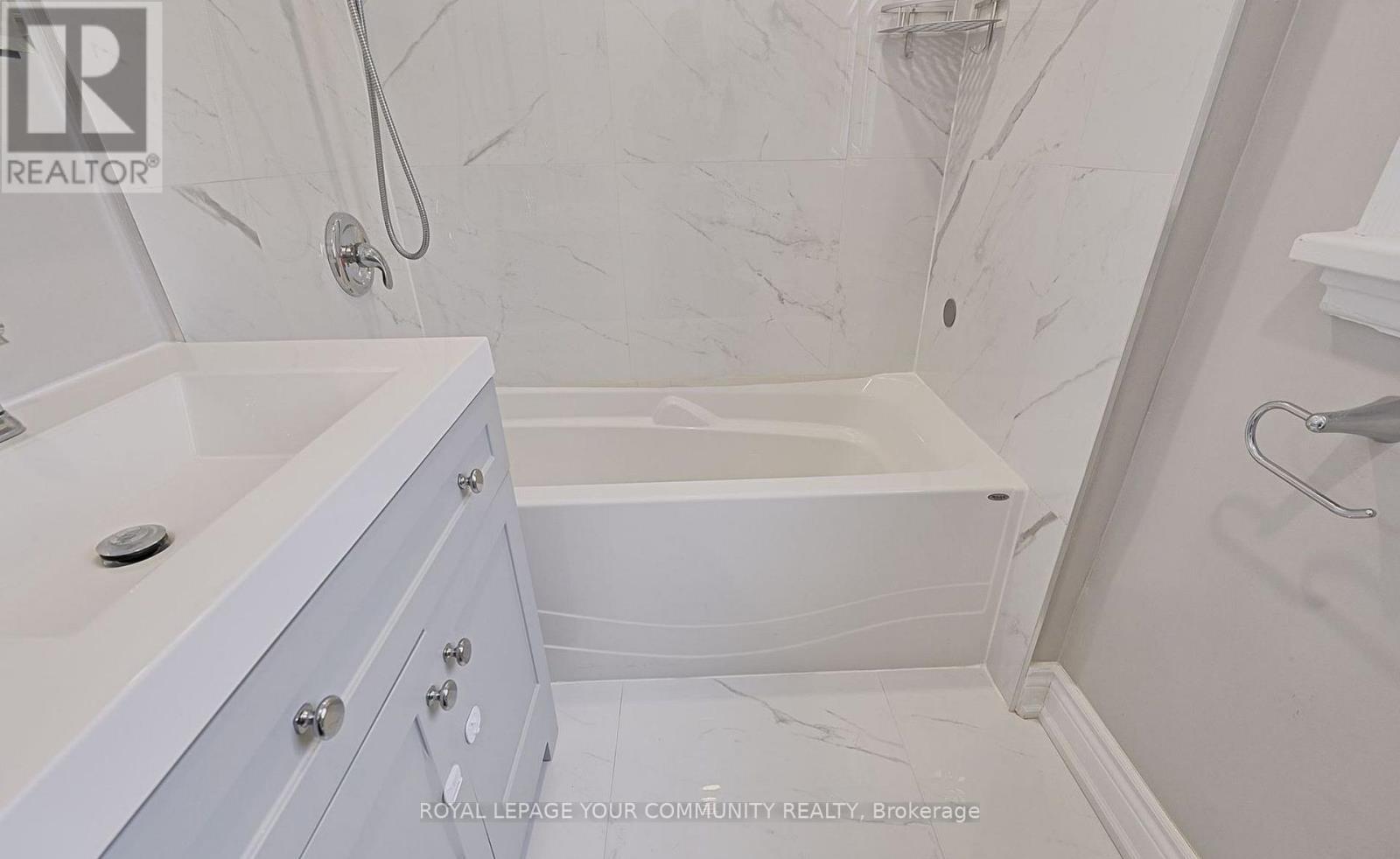 












5992 19TH AVENUE

,
Markham,




Ontario
L3P3J3

