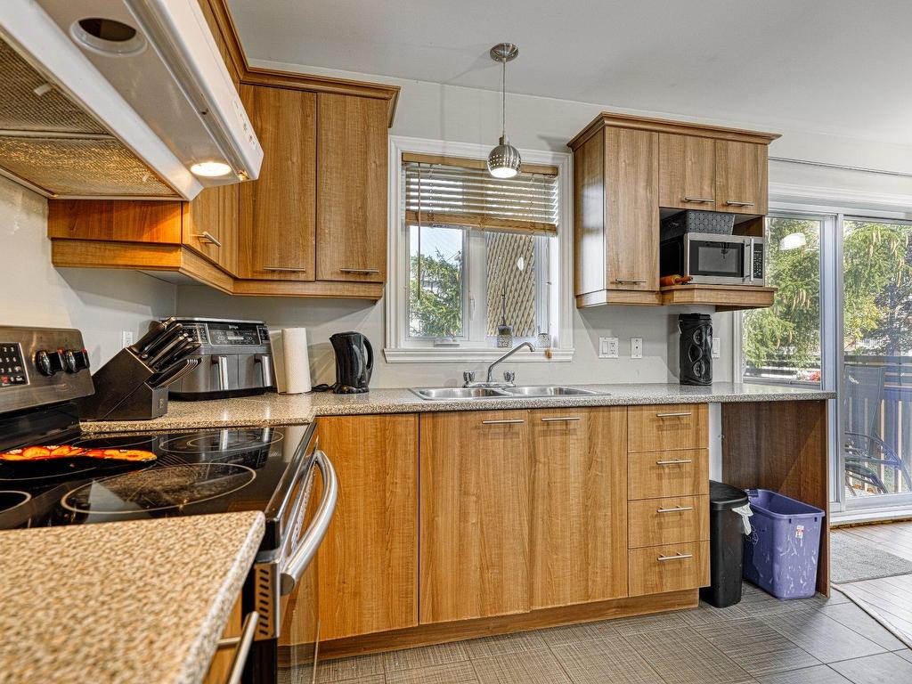 









3606

 - 3608


Rue Émilienne-Dubé

,
Rock Forest/Saint-Élie/Deauville (Sherbrooke),




QC
J1N0S1

