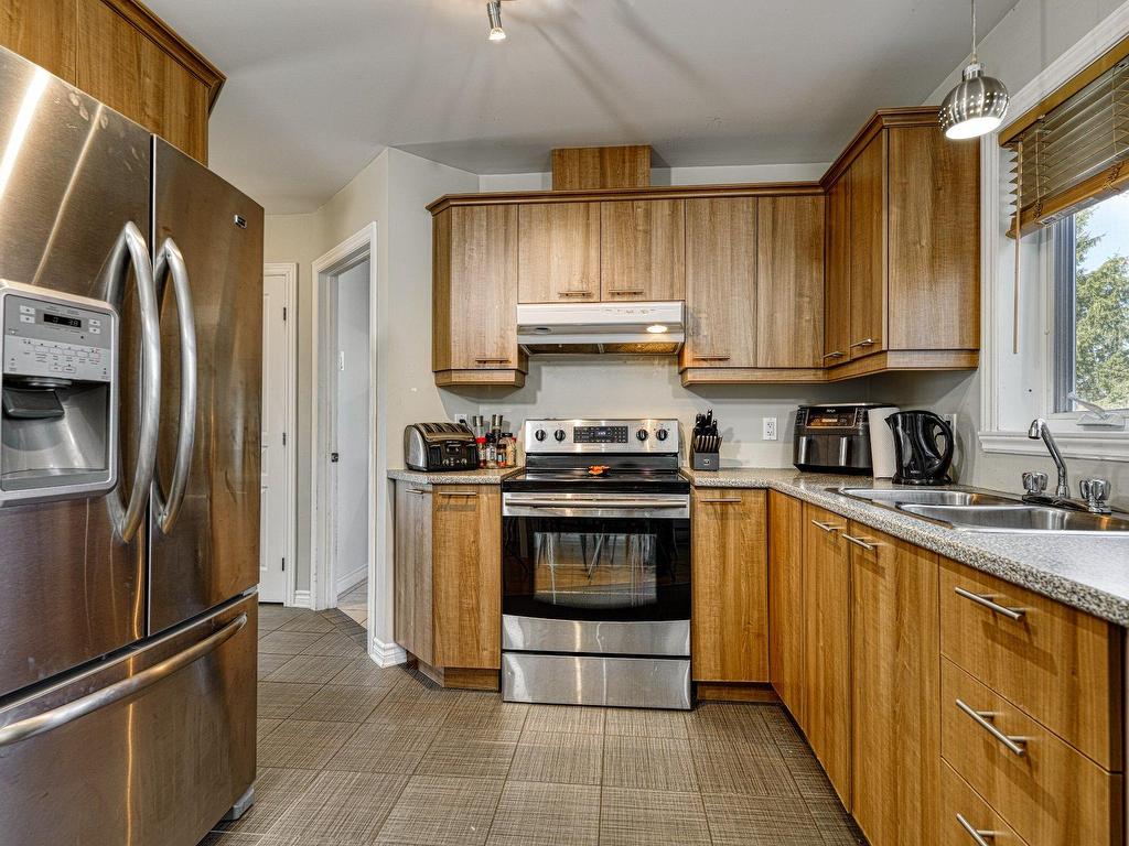 









3606

 - 3608


Rue Émilienne-Dubé

,
Rock Forest/Saint-Élie/Deauville (Sherbrooke),




QC
J1N0S1

