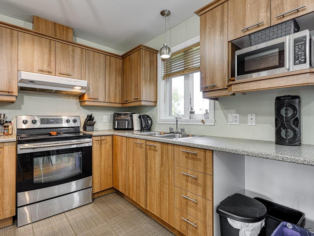 









3606

 - 3608


Rue Émilienne-Dubé

,
Rock Forest/Saint-Élie/Deauville (Sherbrooke),




QC
J1N0S1

