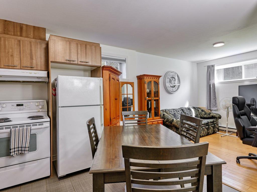 









3606

 - 3608


Rue Émilienne-Dubé

,
Rock Forest/Saint-Élie/Deauville (Sherbrooke),




QC
J1N0S1

