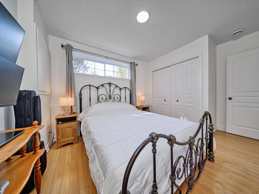 









3606

 - 3608


Rue Émilienne-Dubé

,
Rock Forest/Saint-Élie/Deauville (Sherbrooke),




QC
J1N0S1

