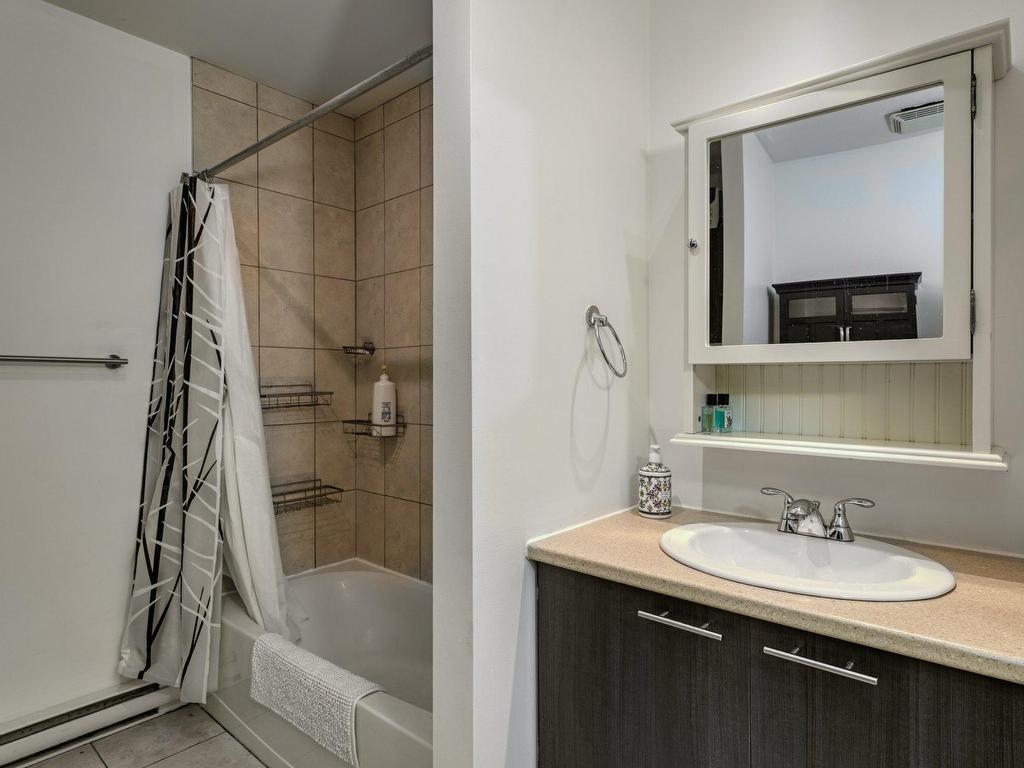 









3606

 - 3608


Rue Émilienne-Dubé

,
Rock Forest/Saint-Élie/Deauville (Sherbrooke),




QC
J1N0S1

