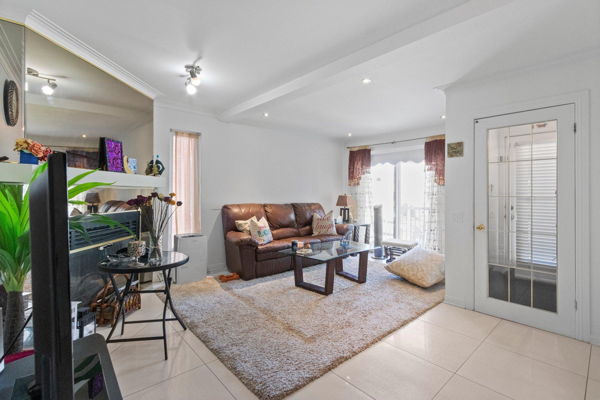 









1004


Rue Thierry

,
Montréal (LaSalle),




QC
H8N2Y6

