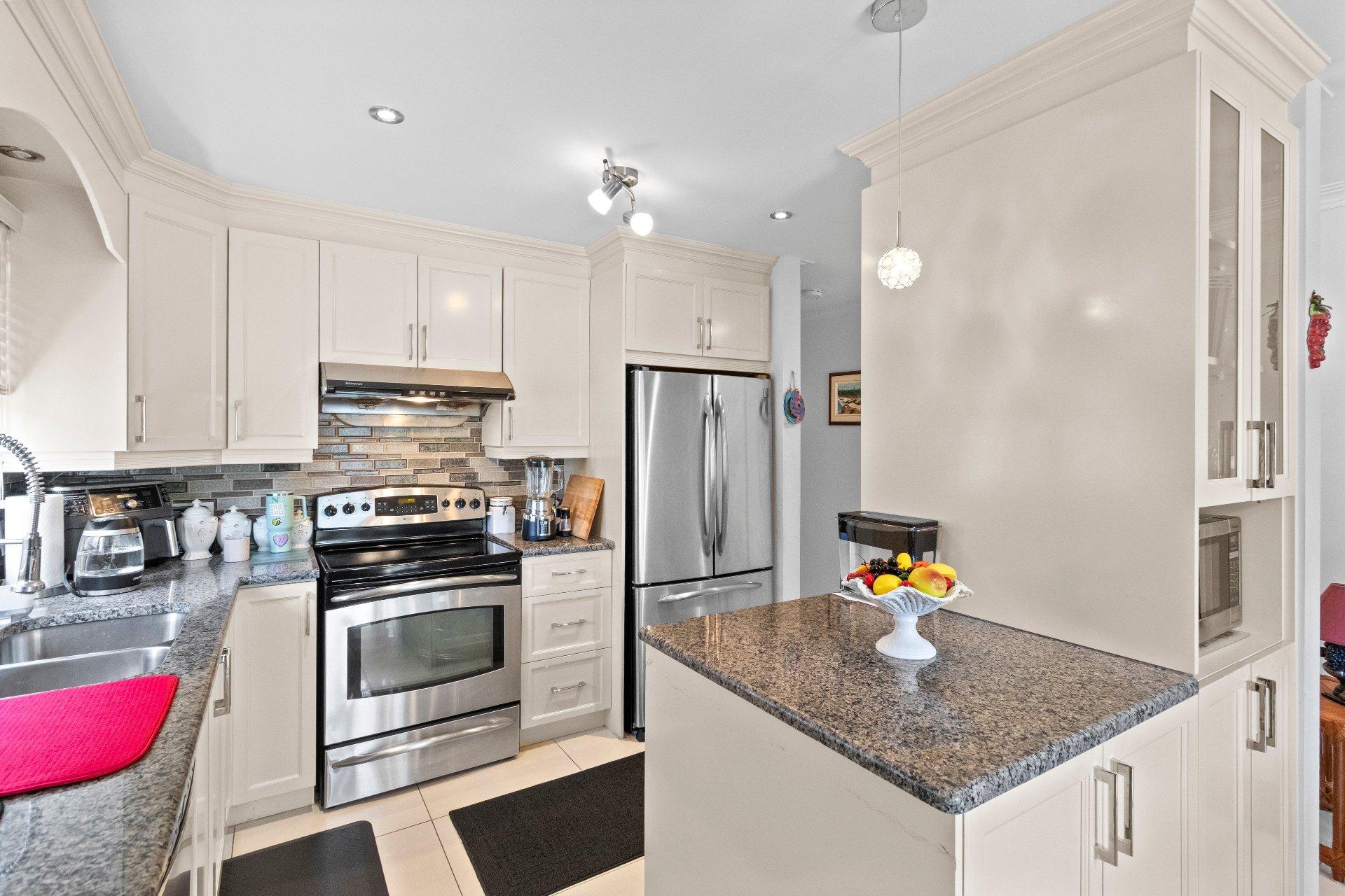 









1004


Rue Thierry

,
Montréal (LaSalle),




QC
H8N2Y6

