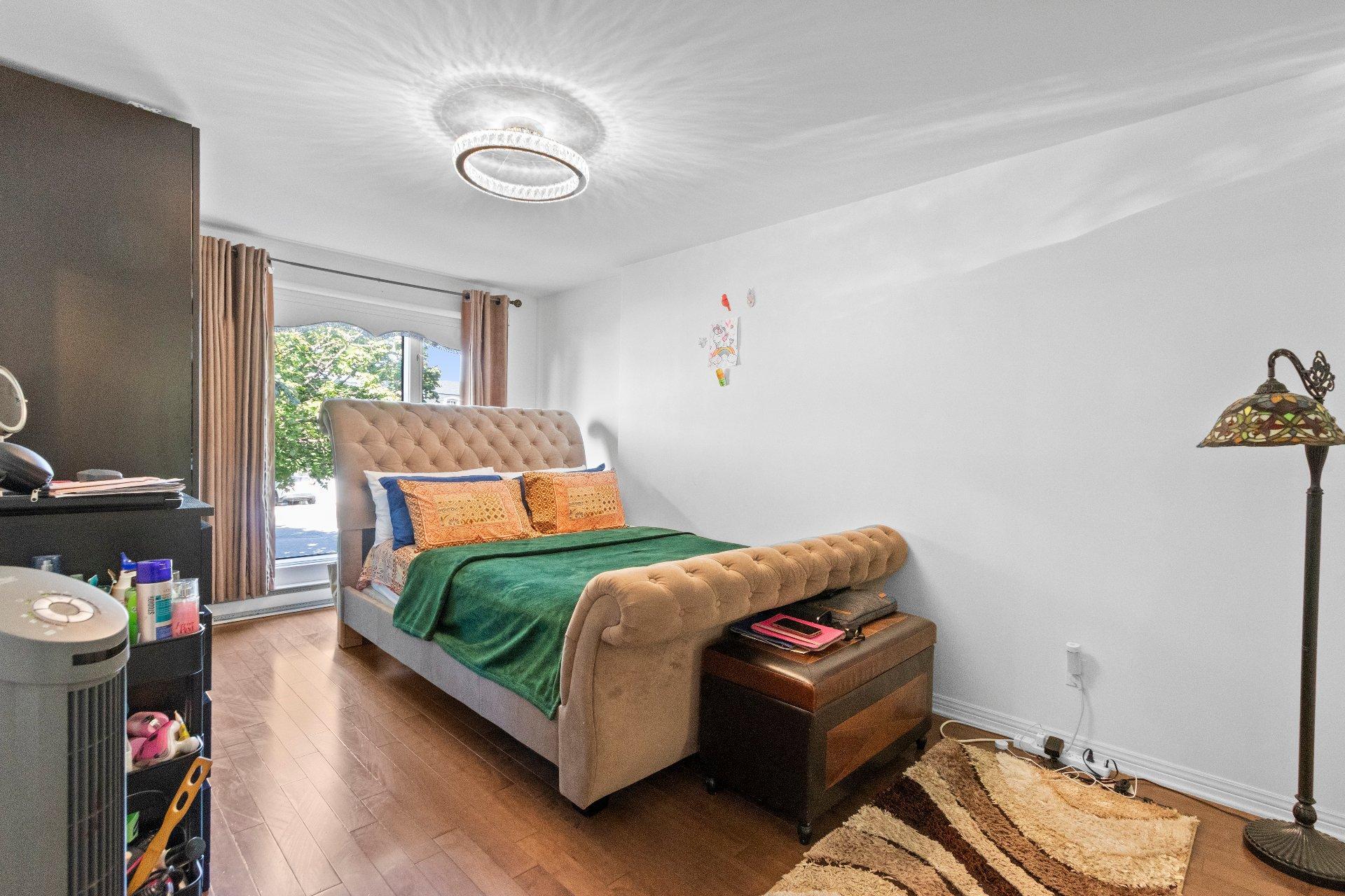 









1004


Rue Thierry

,
Montréal (LaSalle),




QC
H8N2Y6

