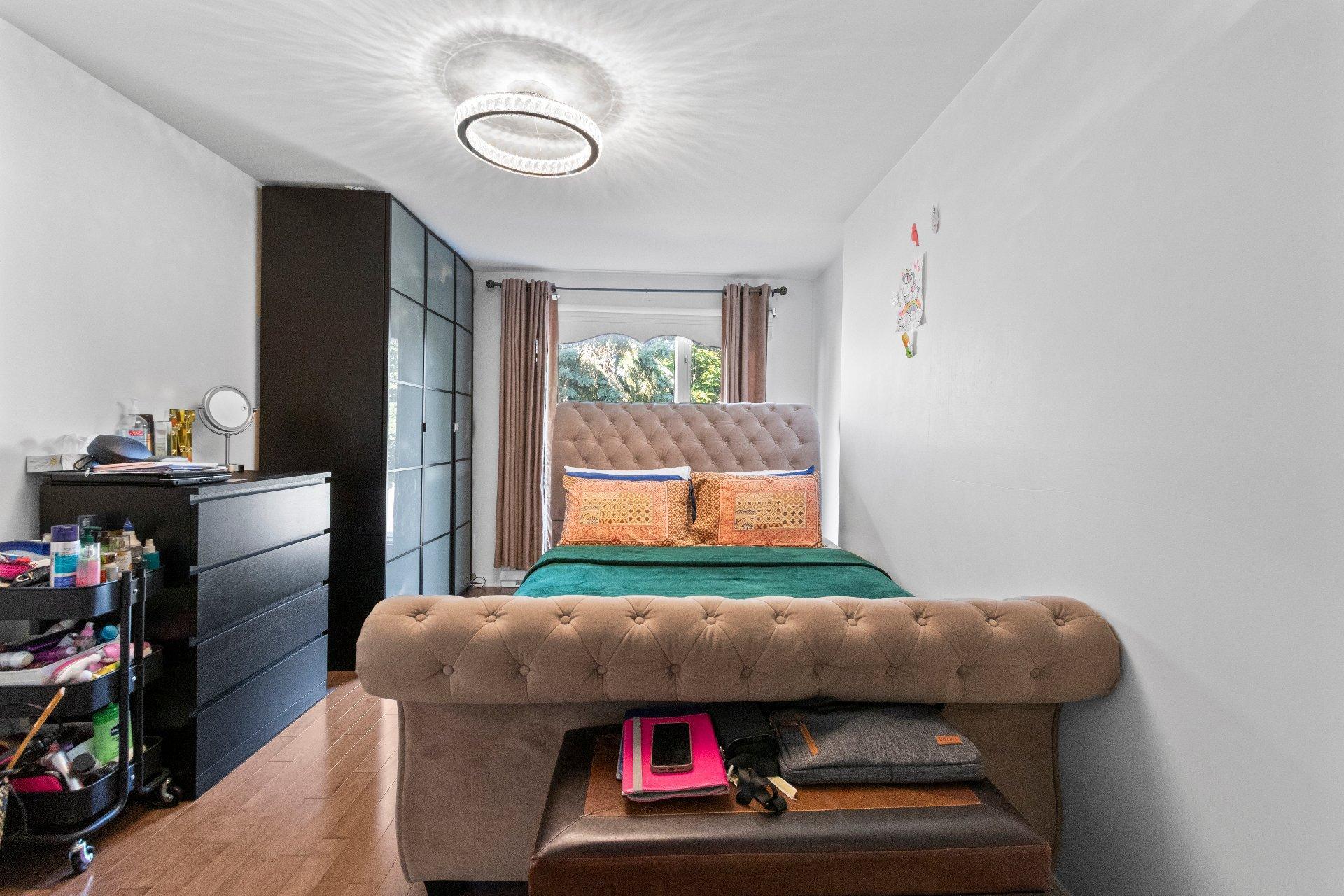 









1004


Rue Thierry

,
Montréal (LaSalle),




QC
H8N2Y6

