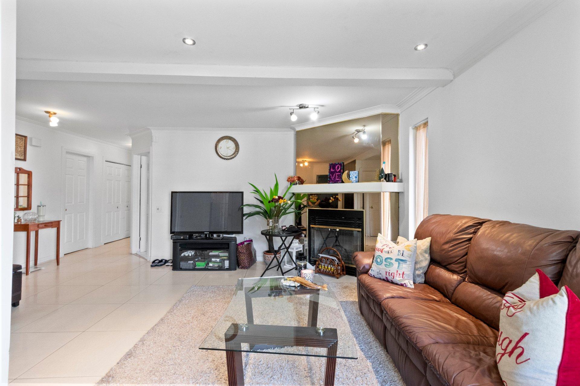 









1004


Rue Thierry

,
Montréal (LaSalle),




QC
H8N2Y6

