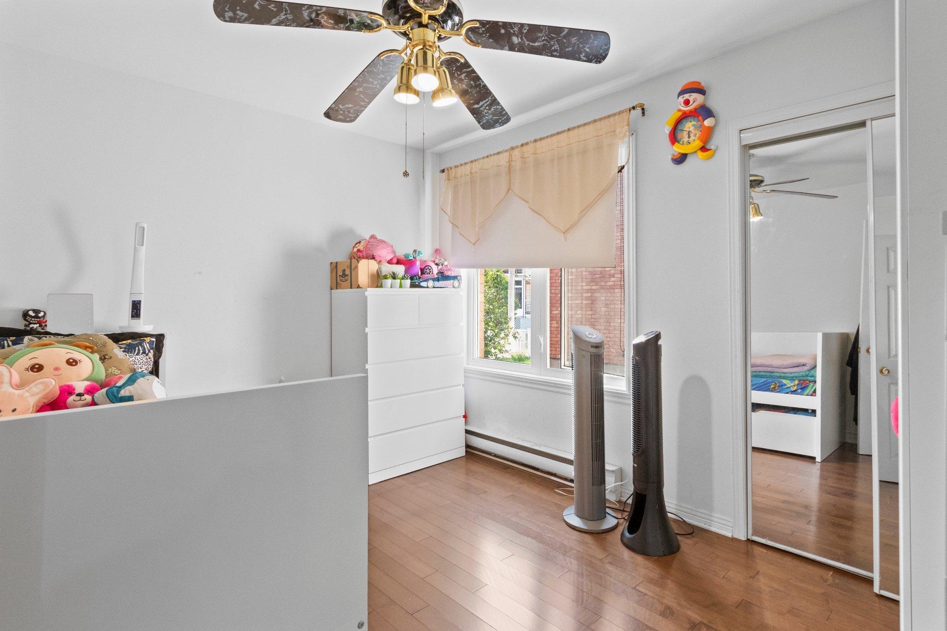 









1004


Rue Thierry

,
Montréal (LaSalle),




QC
H8N2Y6

