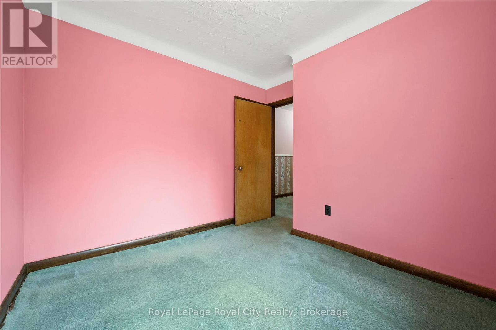 












193 EDINBURGH ROAD S

,
Guelph (Dovercliffe Park/Old University),




Ontario
N1G2H8

