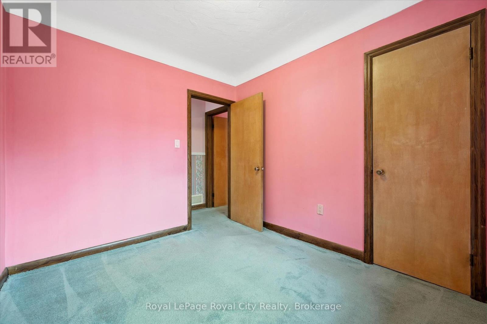 












193 EDINBURGH ROAD S

,
Guelph (Dovercliffe Park/Old University),




Ontario
N1G2H8


