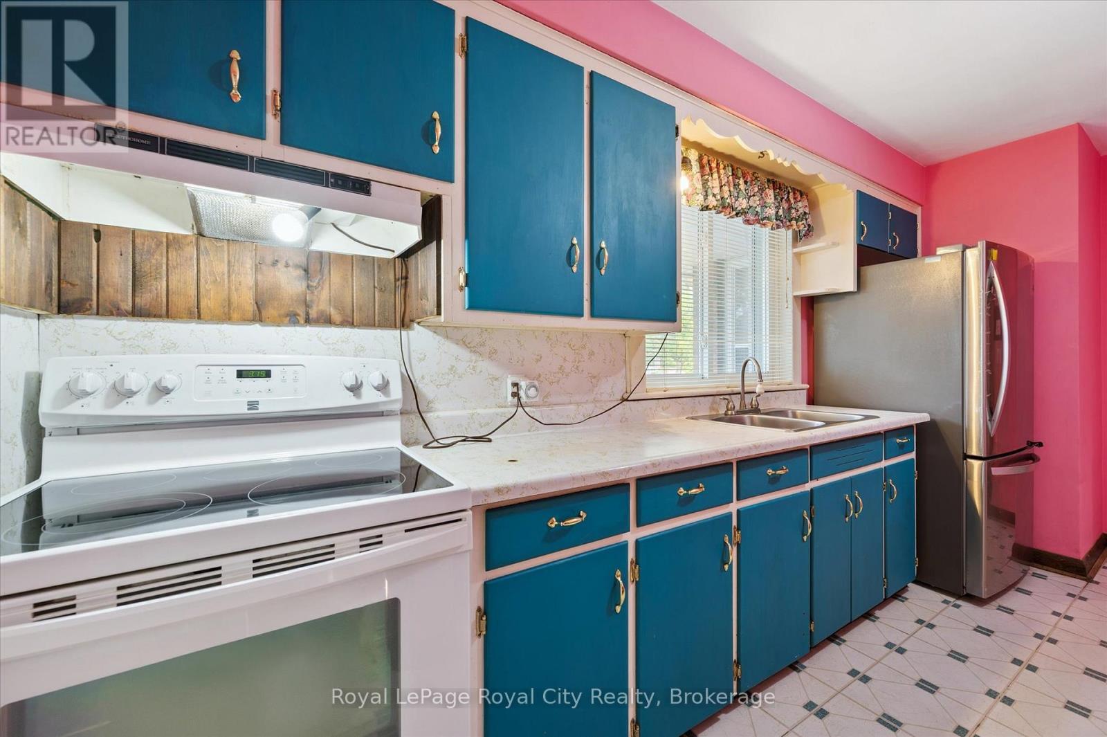 












193 EDINBURGH ROAD S

,
Guelph (Dovercliffe Park/Old University),




Ontario
N1G2H8

