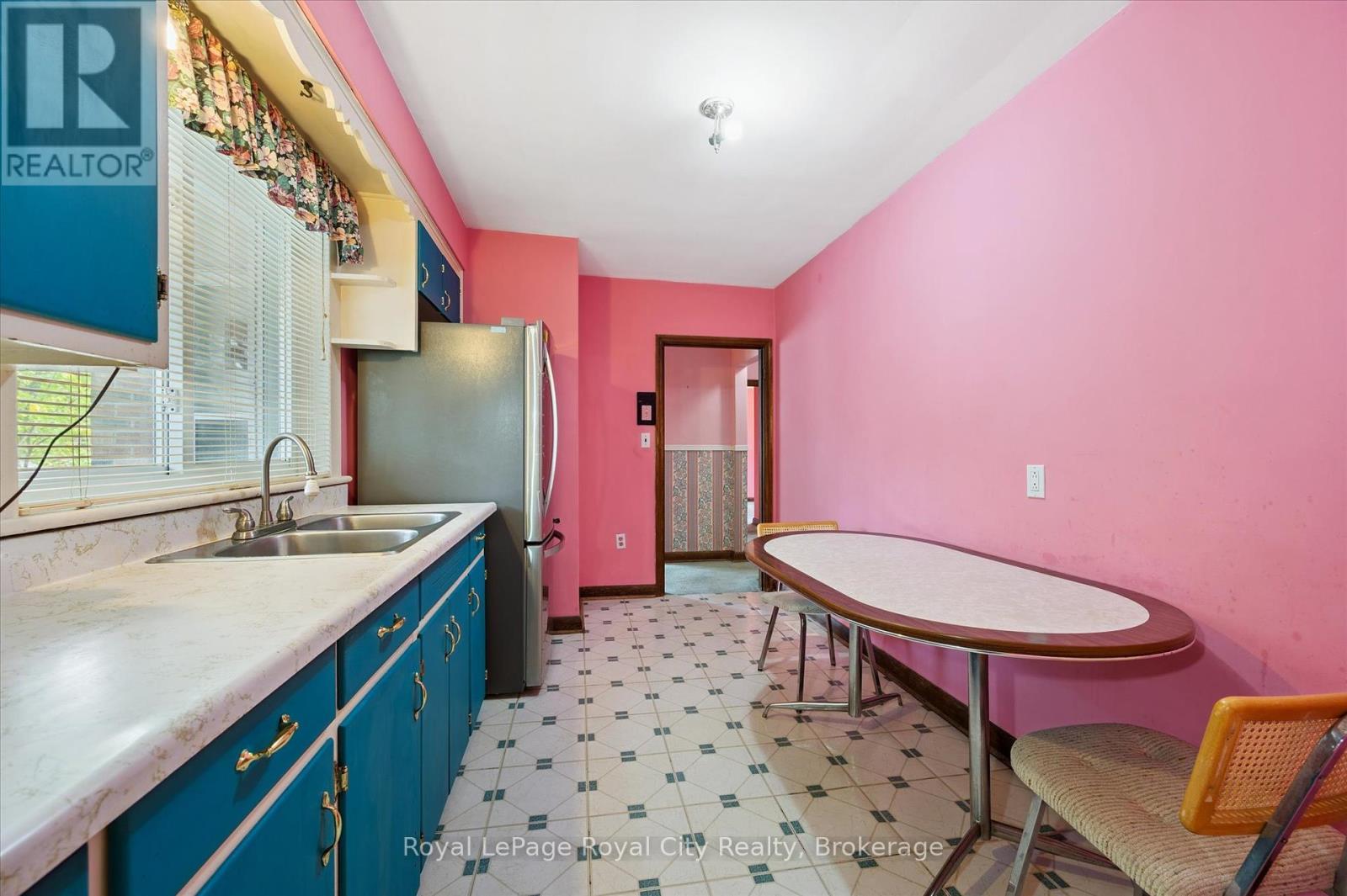 












193 EDINBURGH ROAD S

,
Guelph (Dovercliffe Park/Old University),




Ontario
N1G2H8

