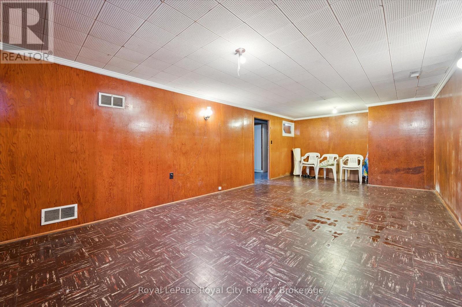 












193 EDINBURGH ROAD S

,
Guelph (Dovercliffe Park/Old University),




Ontario
N1G2H8

