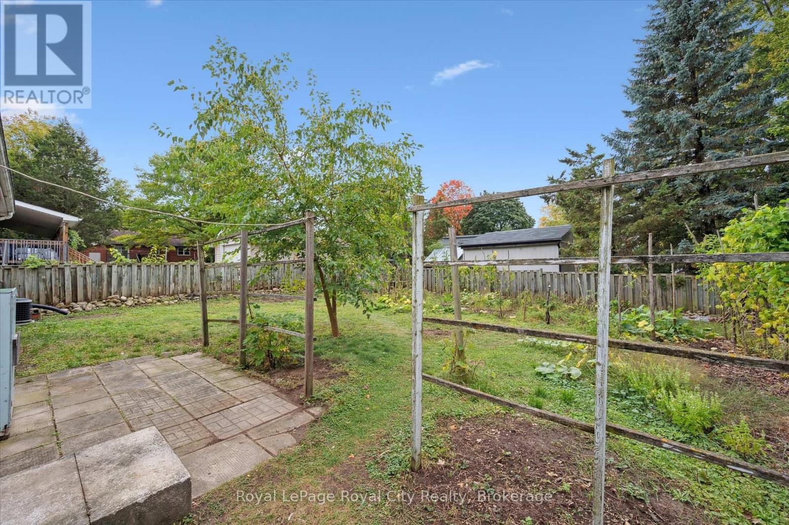 












193 EDINBURGH ROAD S

,
Guelph (Dovercliffe Park/Old University),




Ontario
N1G2H8

