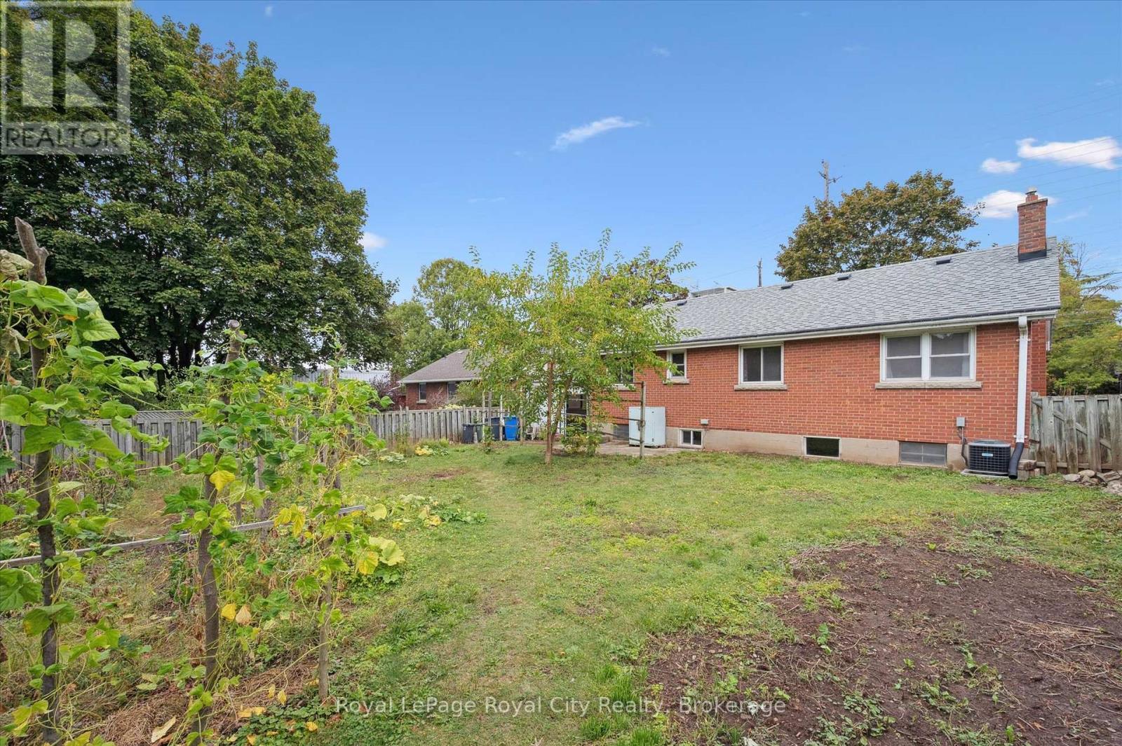 












193 EDINBURGH ROAD S

,
Guelph (Dovercliffe Park/Old University),




Ontario
N1G2H8

