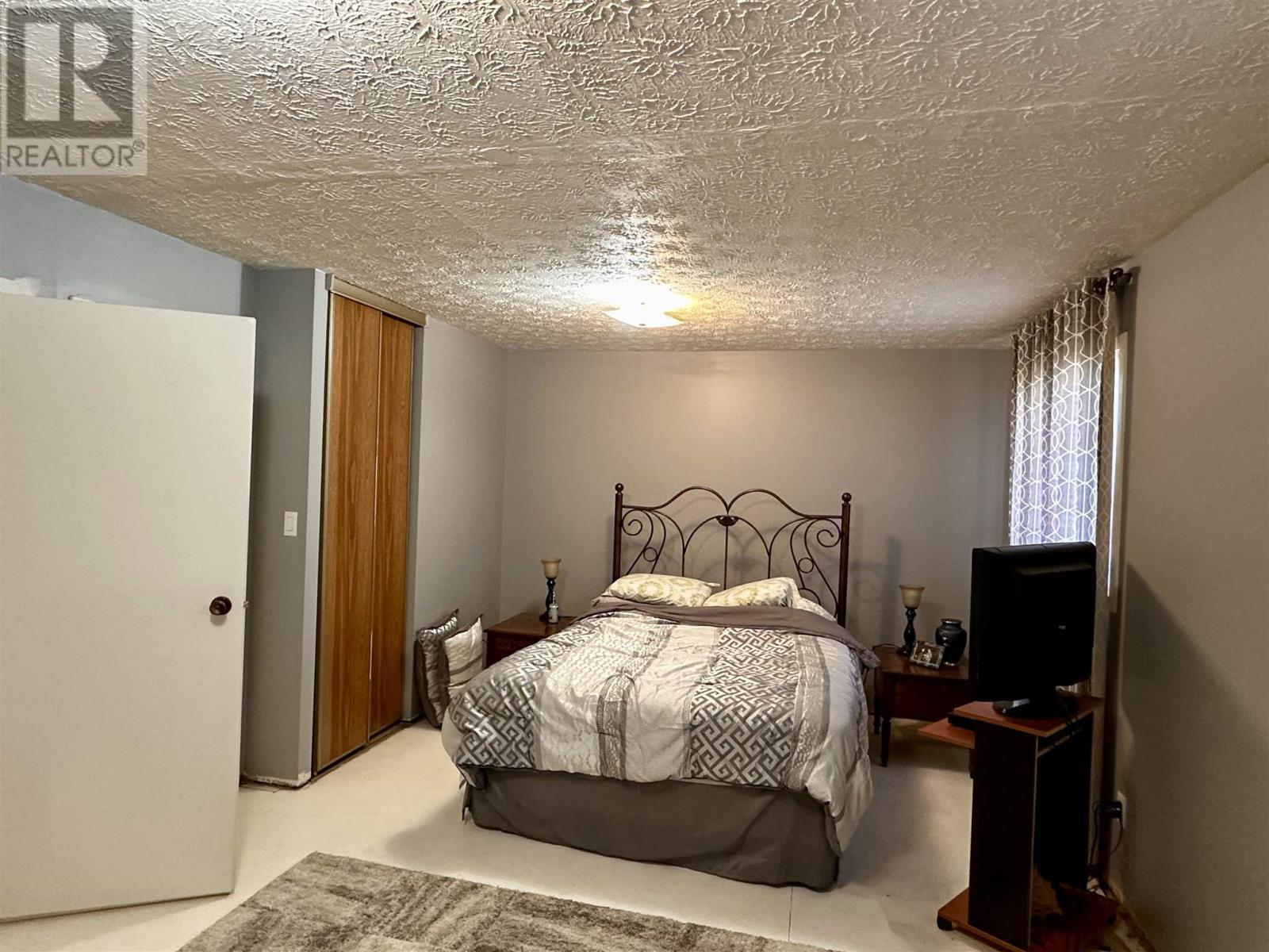 












19 Hergott AVE

,
Elliot Lake,




Ontario
P5A3B1

