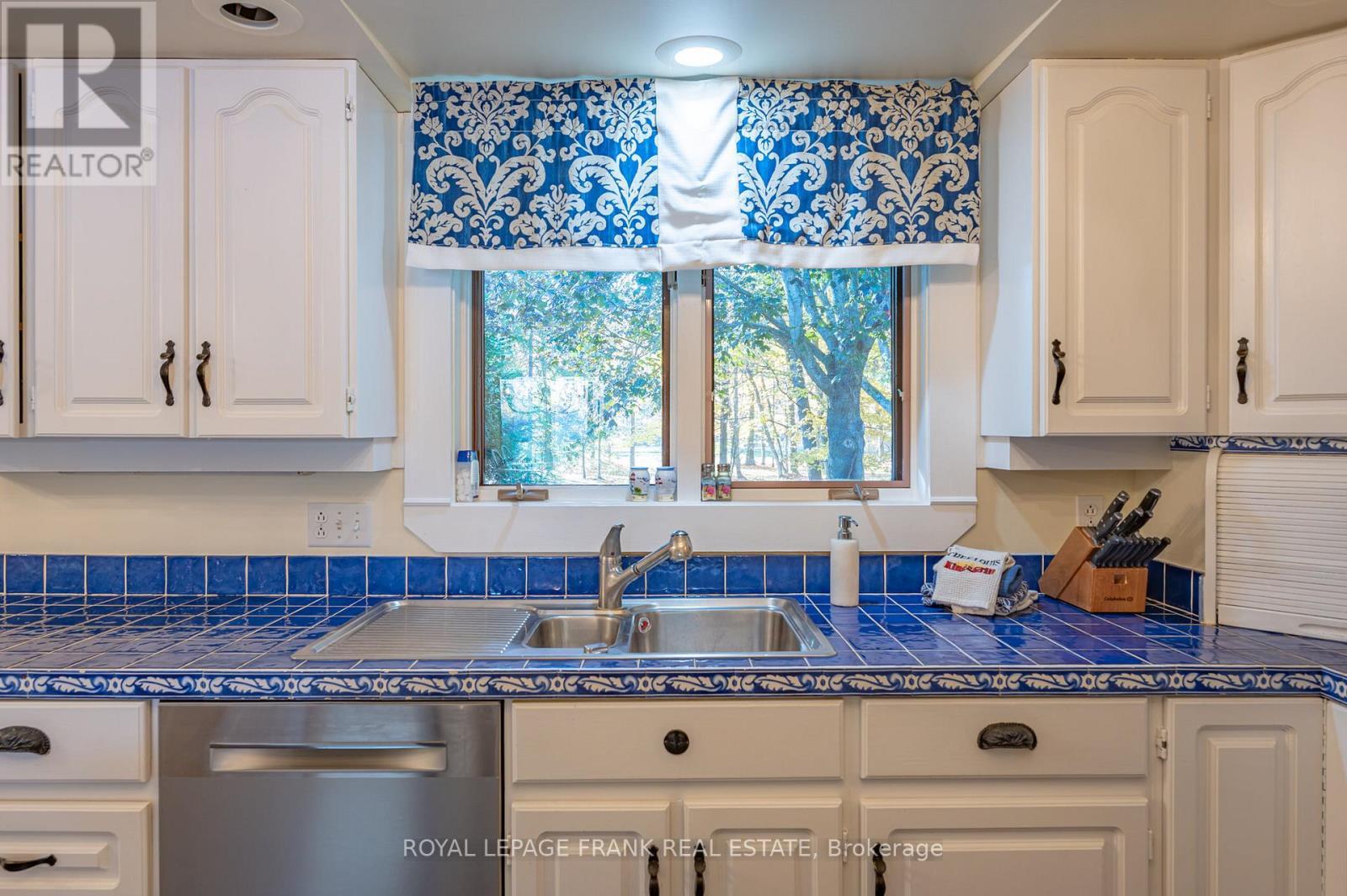 












1187 LAKEHURST ROAD

,
Trent Lakes,




Ontario
K0L1J0

