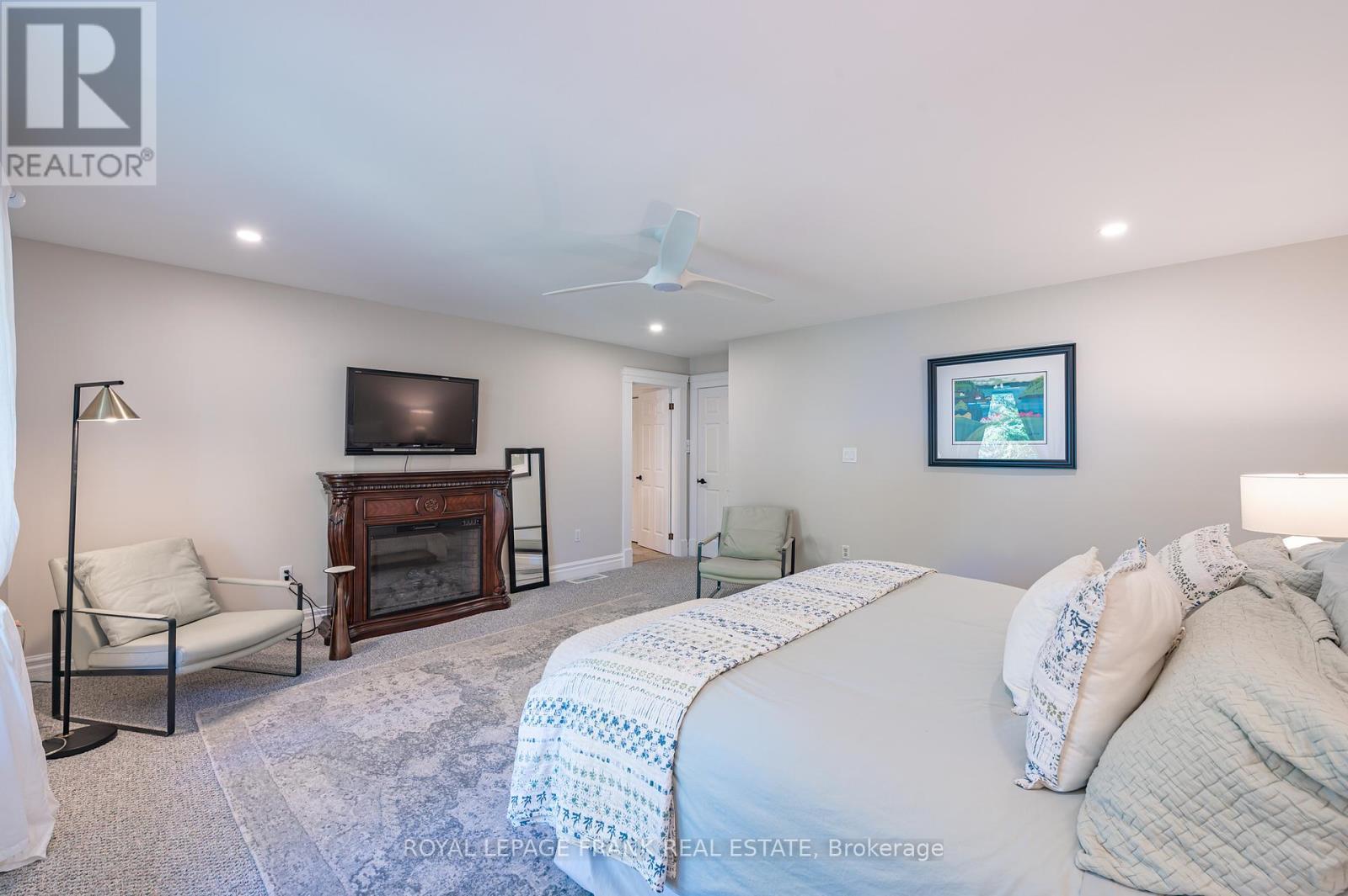 












1187 LAKEHURST ROAD

,
Trent Lakes,




Ontario
K0L1J0

