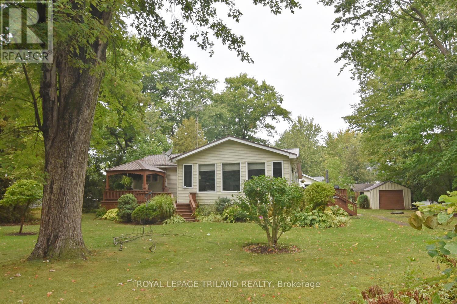 












6016 MAX'S DRIVE

,
Lambton Shores (Kettle Point),




Ontario
N0N1J1

