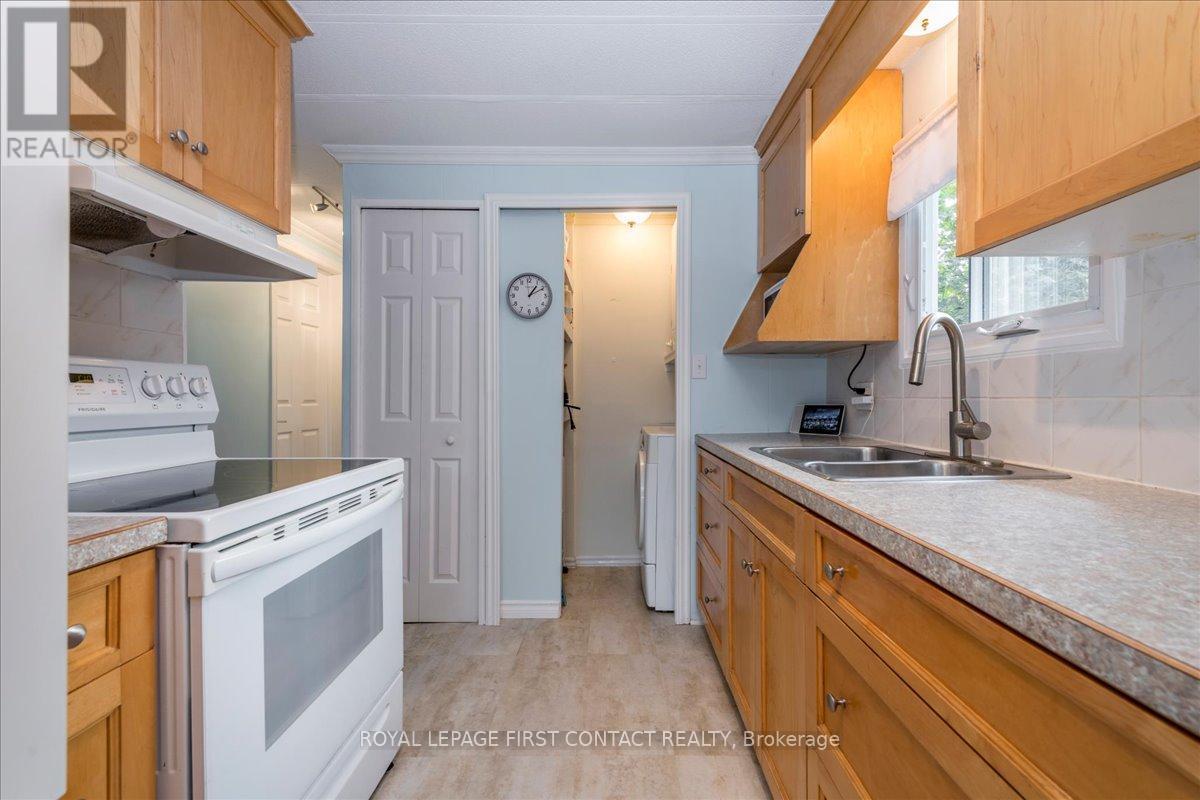 












5 BROADWAY AVENUE

,
Innisfil,




Ontario
L9S1M9

