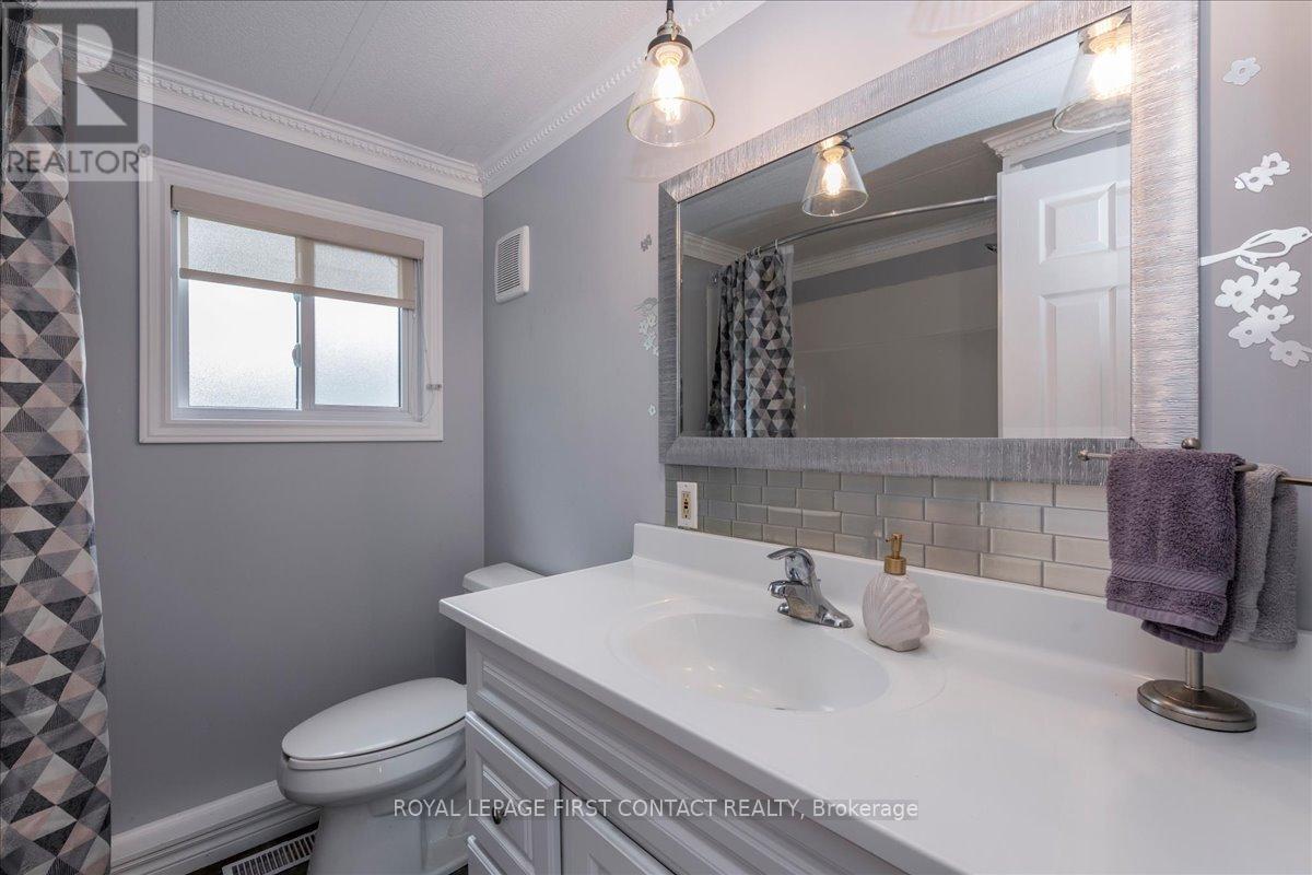 












5 BROADWAY AVENUE

,
Innisfil,




Ontario
L9S1M9

