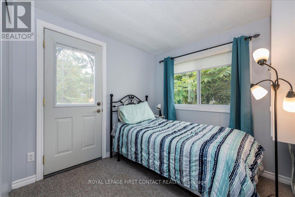 












5 BROADWAY AVENUE

,
Innisfil,




Ontario
L9S1M9

