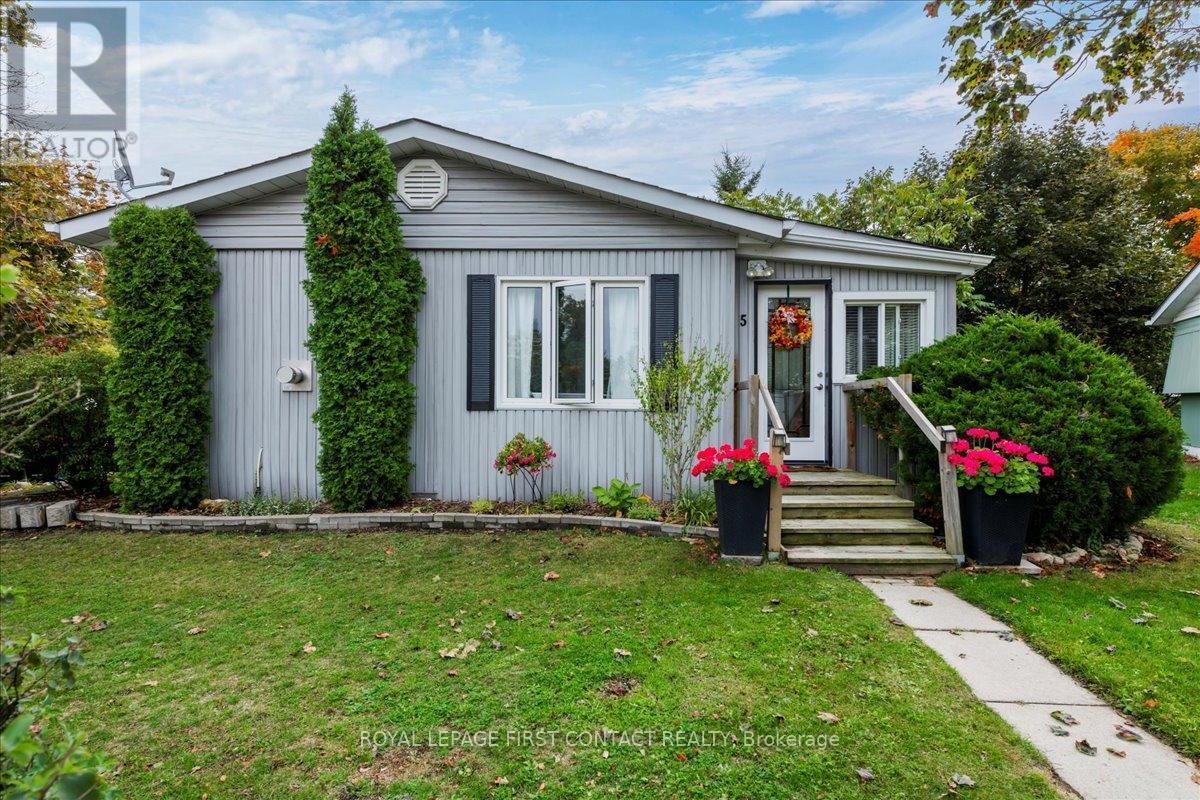 












5 BROADWAY AVENUE

,
Innisfil,




Ontario
L9S1M9

