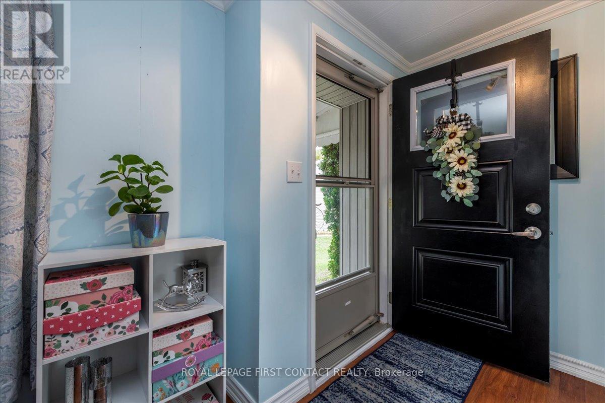 












5 BROADWAY AVENUE

,
Innisfil,




Ontario
L9S1M9

