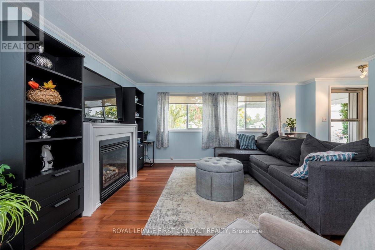 












5 BROADWAY AVENUE

,
Innisfil,




Ontario
L9S1M9

